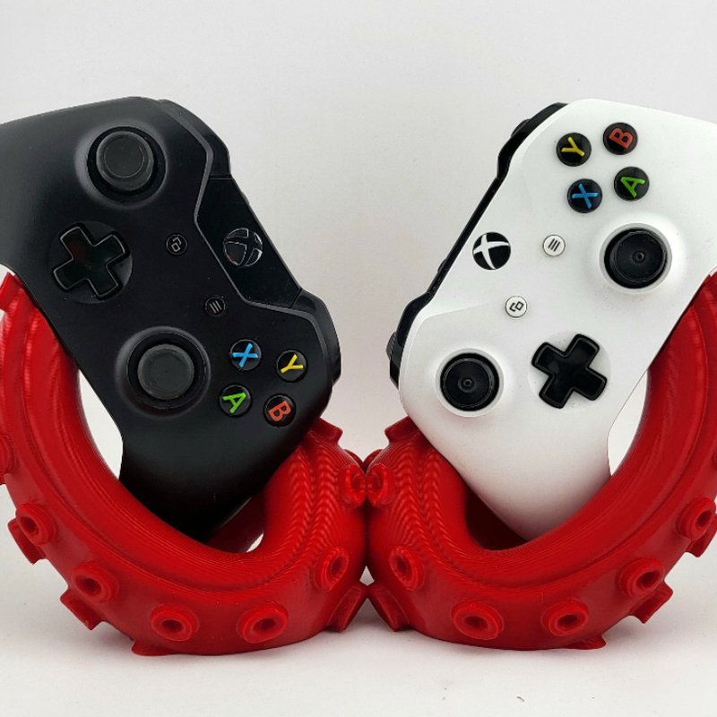 Suporte Criativo para Dois Controles Xbox em Forma de TentáculoS
